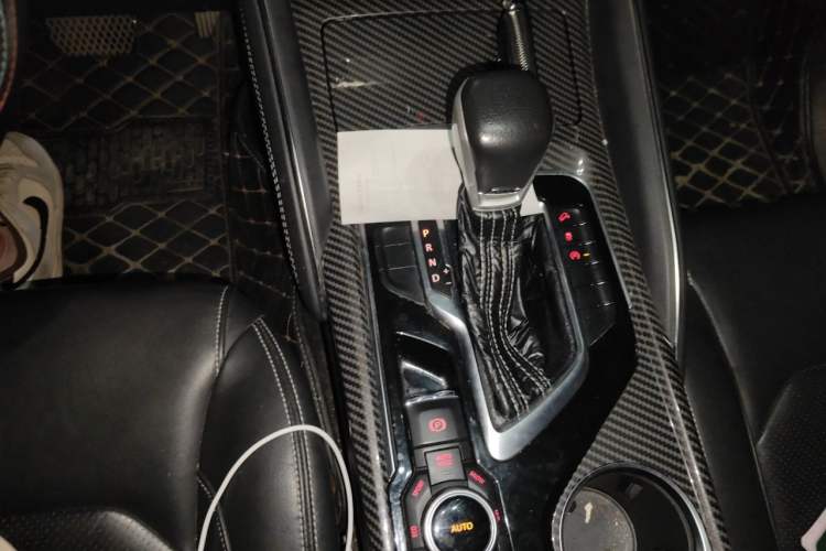 Used SAIC MAXUS D90 2017 2.0T Automatic All-Wheel Drive Sirius Gear Lever