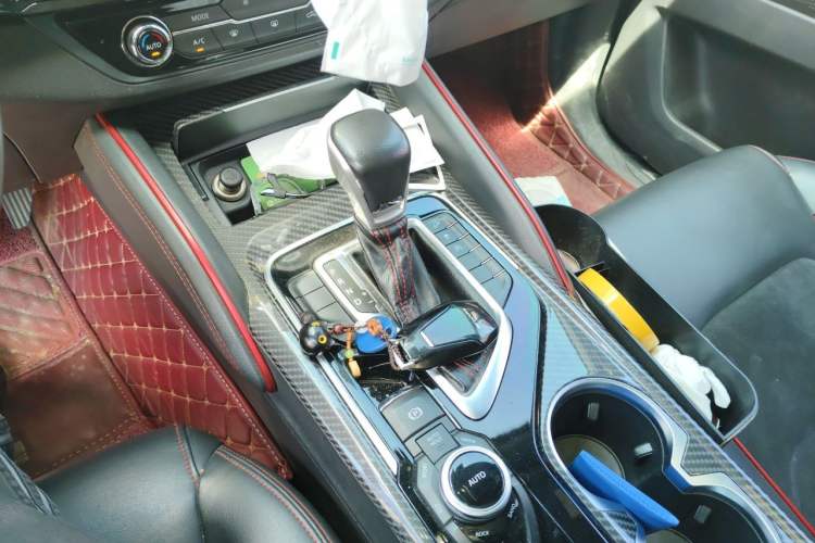 Used SAIC MAXUS D90 2017 2.0T Automatic All-Wheel Drive Sirius Gear Lever