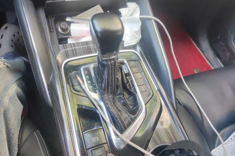 Used SAIC MAXUS D90 2017 2.0T Automatic All-Wheel Drive Sirius Gear Lever