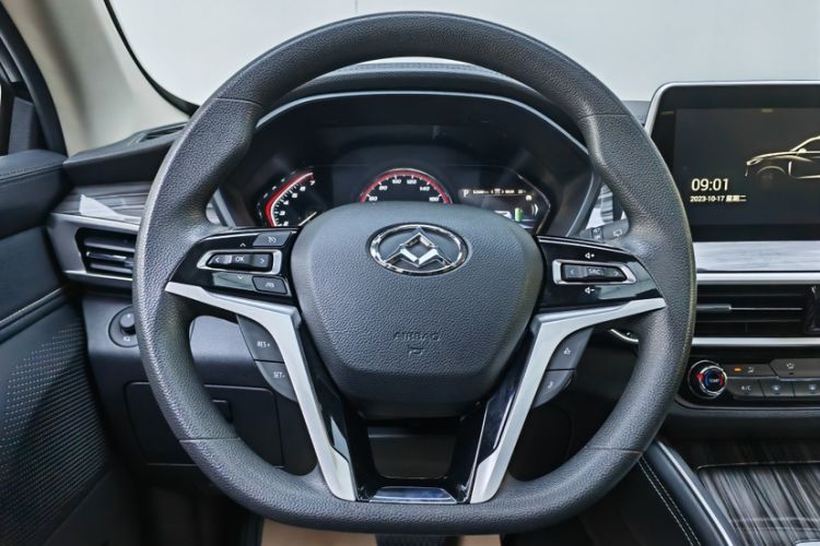 Used SAIC MAXUS D90 2017 2.0T Automatic Two-Wheel Drive Mercury Interior 2