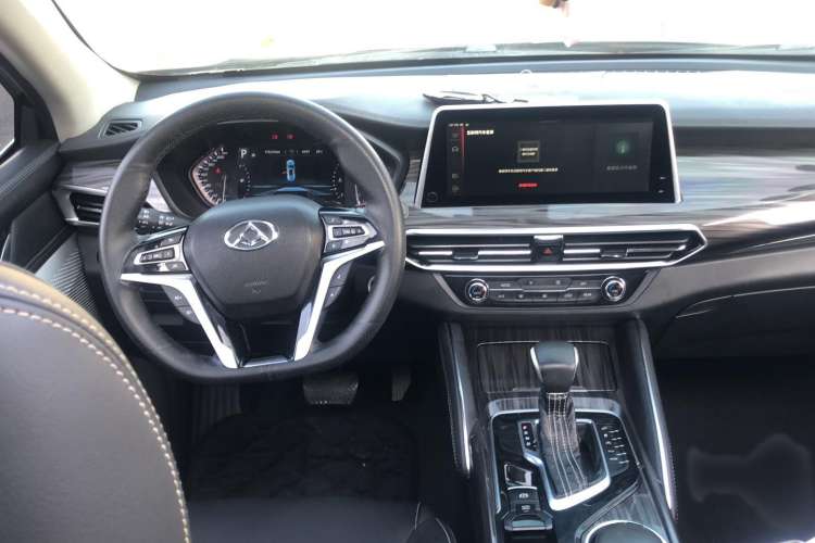 Used SAIC MAXUS D90 2017 2.0T Automatic Two-Wheel Drive - Uranus Interior 3