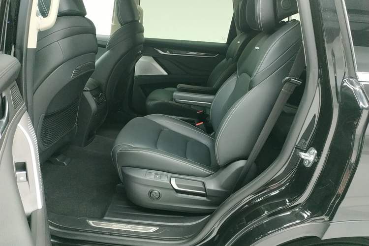 Used SAIC MAXUS D90 2017 2.0T Automatic All-Wheel Drive Sirius Left Rear Seat