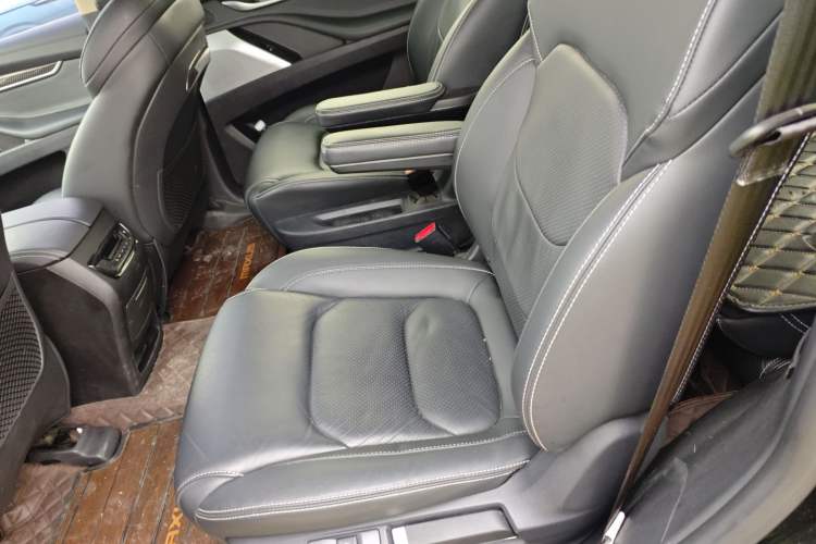 Used SAIC MAXUS D90 2017 2.0T Automatic All-Wheel Drive Sirius Left Rear Seat