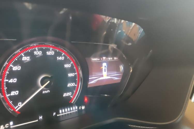 Used SAIC MAXUS D90 2017 2.0T Manual Two-Wheel Drive Mars Odometer Close Up