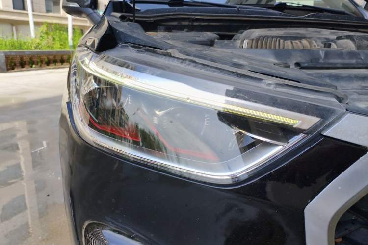 Used SAIC MAXUS D90 2017 2.0T Automatic All-Wheel Drive Sirius Right Front Headlight