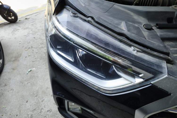Used SAIC MAXUS D90  Right Front Headlight