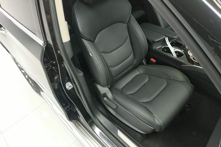 Used SAIC MAXUS D90 2017 2.0T Automatic All-Wheel Drive Sirius Right Front Seat