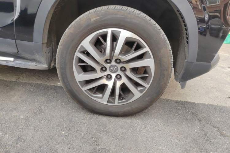 Used SAIC MAXUS D90 2017 2.0T Automatic All-Wheel Drive Sirius Right Front Wheel Hub
