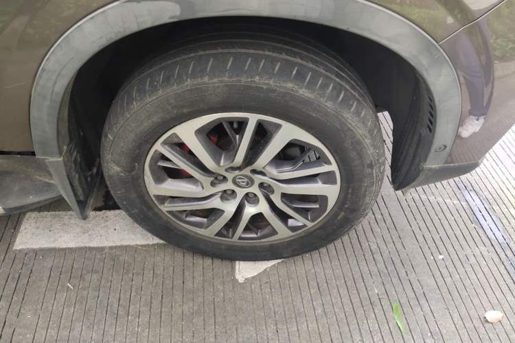 Used SAIC MAXUS D90 2017 2.0T Automatic All-Wheel Drive Sirius Right Front Wheel Hub
