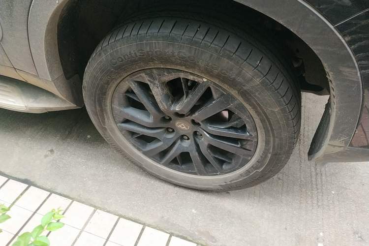 Used SAIC MAXUS D90 2017 2.0T Automatic Two-Wheel Drive Mercury Right Front Wheel Hub