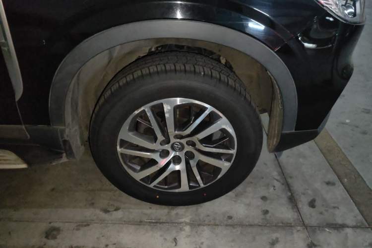 Used SAIC MAXUS D90 2017 2.0T Automatic All-Wheel Drive Sirius Right Front Wheel Hub