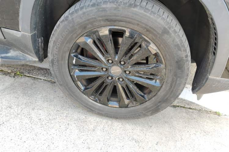 Used SAIC MAXUS D90 2017 2.0T Automatic All-Wheel Drive Sirius Right Front Wheel Hub