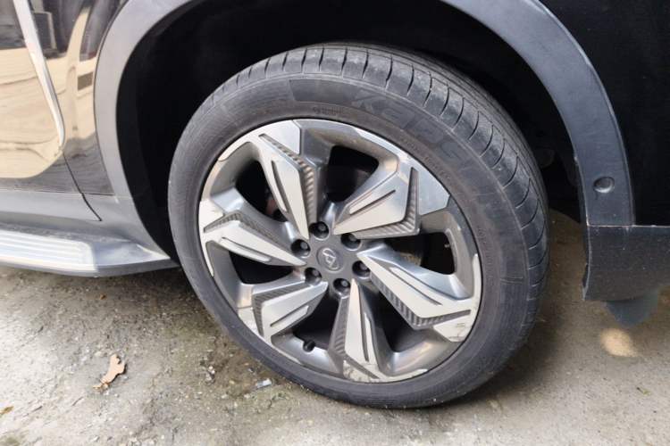 Used SAIC MAXUS D90  Right Front Wheel Hub