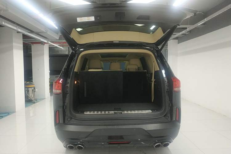 Used SAIC MAXUS D90 2017 2.0T Automatic All-Wheel Drive Sirius Trunk