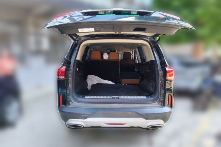 Used SAIC MAXUS D90  Trunk
