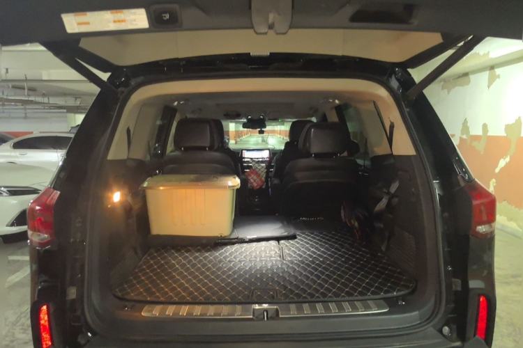 Used SAIC MAXUS D90  Trunk
