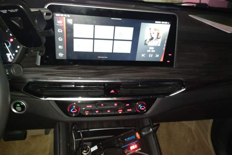 Used SAIC MAXUS D90 2017 2.0T Automatic All-Wheel Drive Sirius Audio And AC Panel