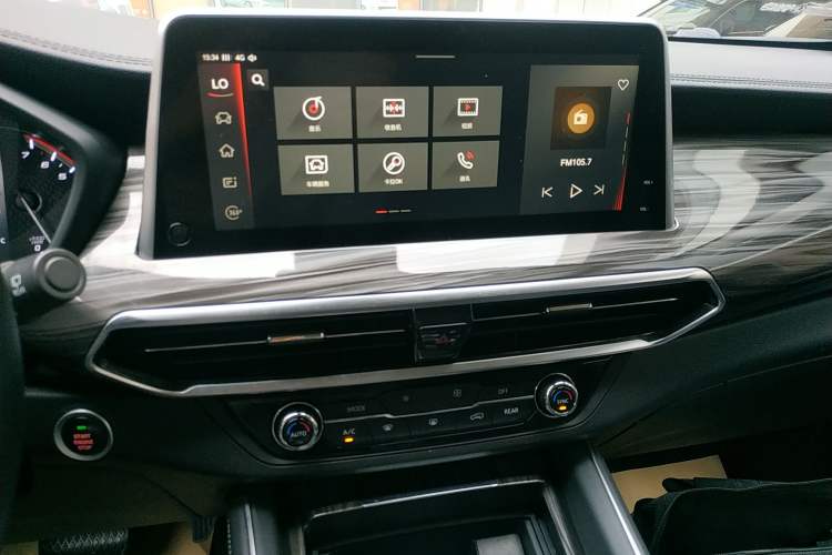 Used SAIC MAXUS D90 2017 2.0T Automatic All-Wheel Drive Sirius Audio And AC Panel