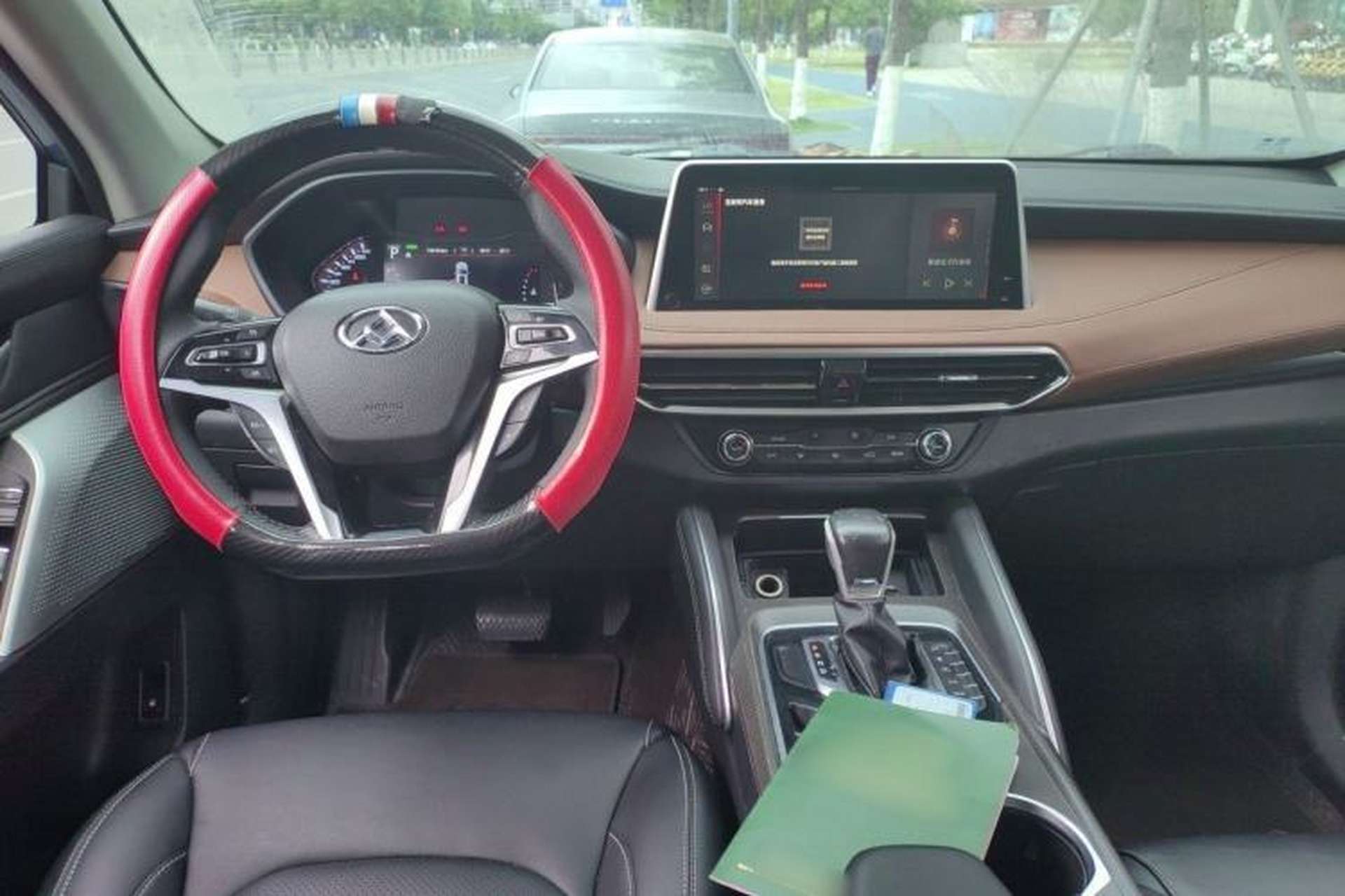 Used SAIC MAXUS D90 2017 2.0T Automatic Two-Wheel Drive - Uranus Center Console