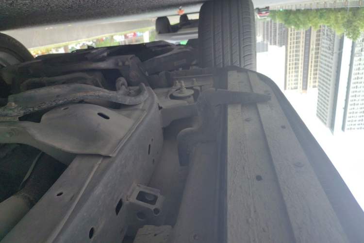 Used SAIC MAXUS D90 2017 2.0T Automatic Two-Wheel Drive - Uranus Chassis Front Left