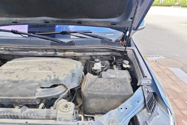 Used SAIC MAXUS D90 2017 2.0T Automatic Two-Wheel Drive Mercury Engine Bay Left