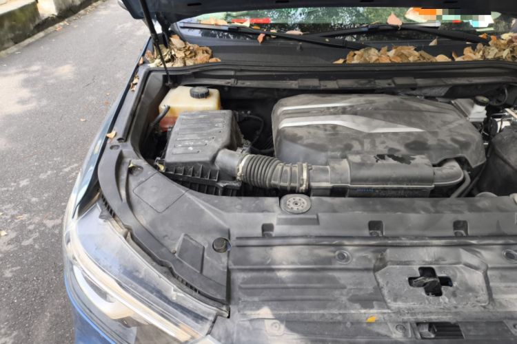 Used SAIC MAXUS D90  Engine Bay Right