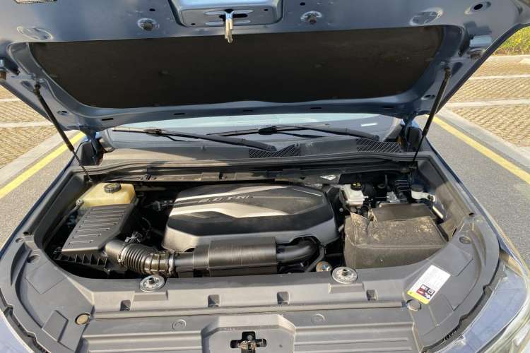 Used SAIC MAXUS D90  Engine Bay