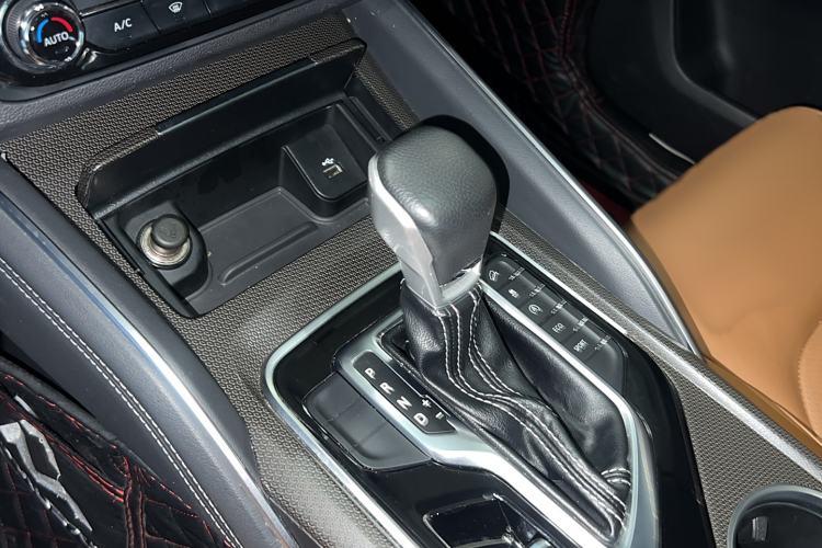 Used SAIC MAXUS D90 2017 2.0T Automatic Two-Wheel Drive - Uranus Gear Lever