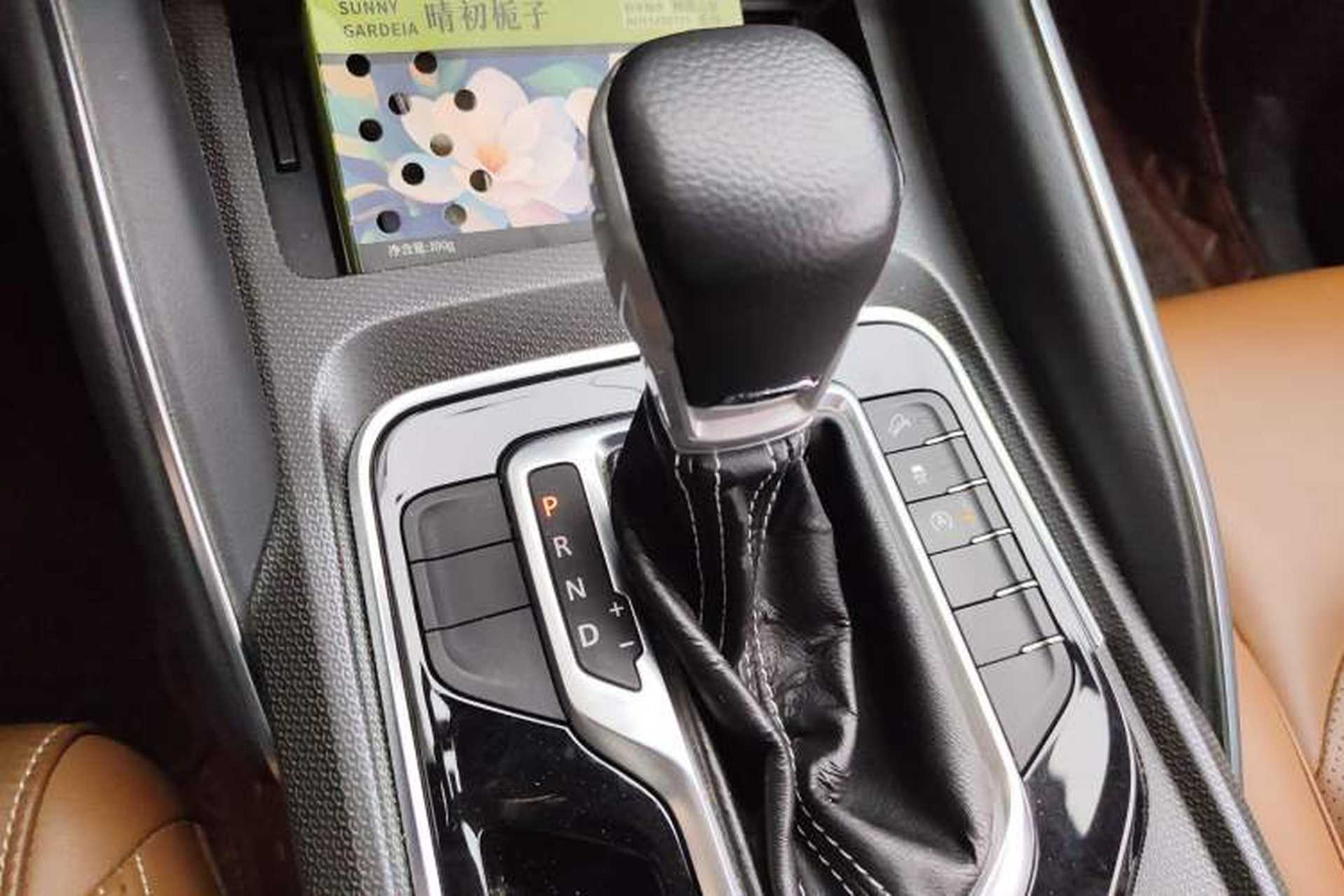 Used SAIC MAXUS D90 2017 2.0T Automatic All-Wheel Drive Sirius Gear Lever