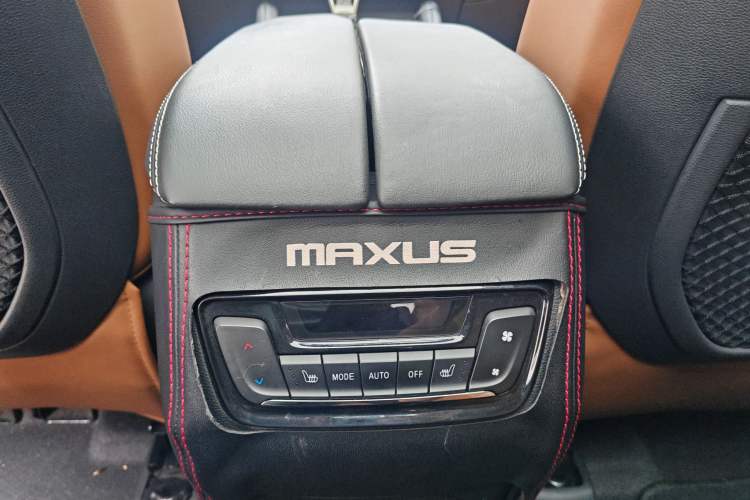 Used SAIC MAXUS D90 2017 2.0T Automatic All-Wheel Drive Polaris Interior 13