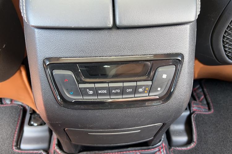 Used SAIC MAXUS D90 2017 2.0T Automatic Two-Wheel Drive - Uranus Interior 14