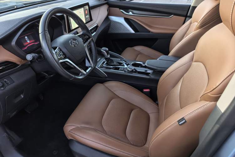 Used SAIC MAXUS D90 2017 2.0T Automatic All-Wheel Drive Sirius Interior 4