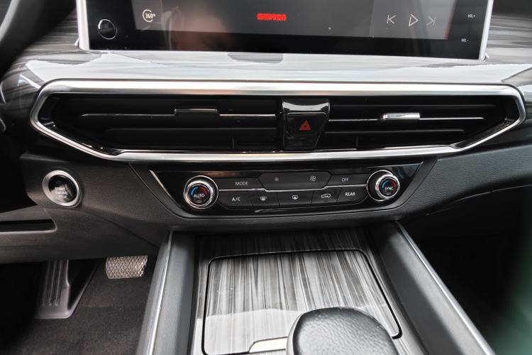 Used SAIC MAXUS D90 2017 2.0T Automatic All-Wheel Drive Sirius Interior 4