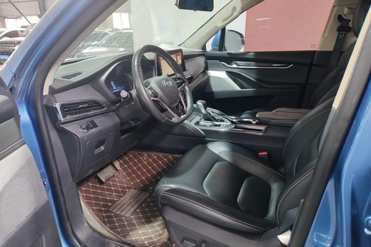 Used SAIC MAXUS D90 2017 2.0T Automatic Two-Wheel Drive - Uranus Left Front Seat
