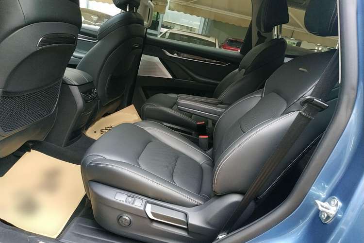 Used SAIC MAXUS D90 2017 2.0T Automatic All-Wheel Drive Sirius Left Rear Seat