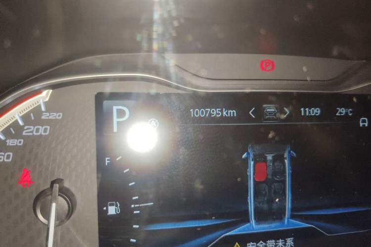 Used SAIC MAXUS D90 2017 2.0T Automatic All-Wheel Drive Polaris Odometer Close Up