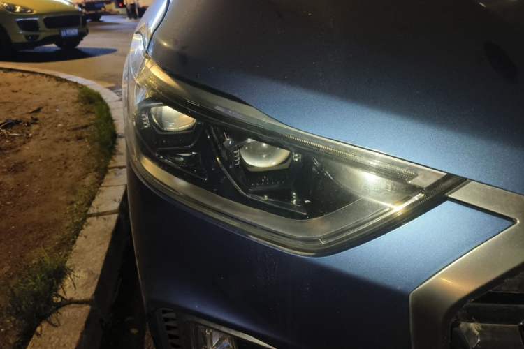 Used SAIC MAXUS D90 2017 2.0T Automatic All-Wheel Drive Sirius Right Front Headlight
