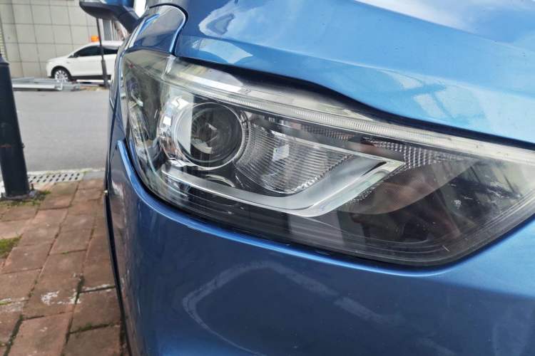 Used SAIC MAXUS D90 2017 2.0T Automatic Two-Wheel Drive Mercury Right Front Headlight