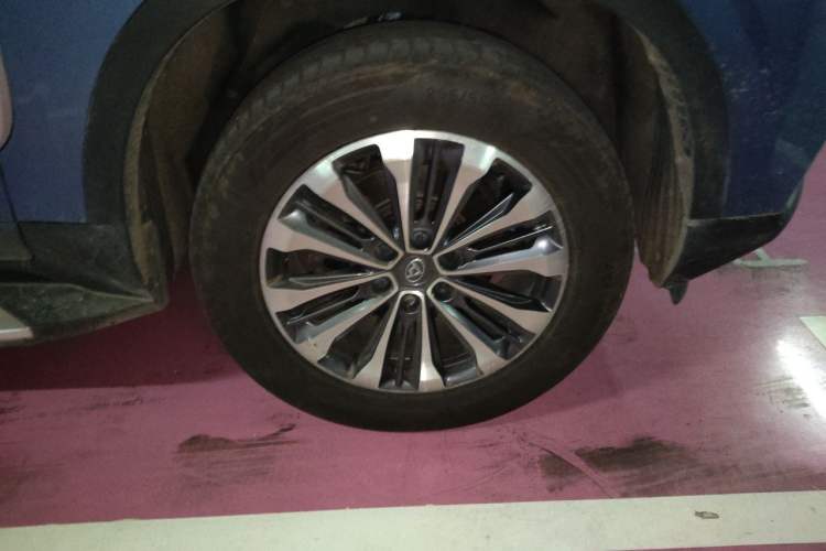 Used SAIC MAXUS D90 2017 2.0T Automatic All-Wheel Drive Sirius Right Front Wheel Hub