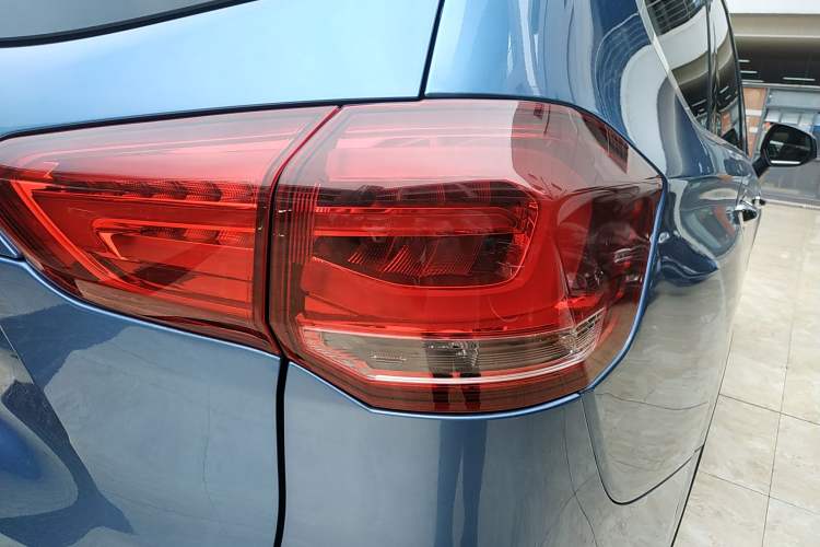 Used SAIC MAXUS D90 2017 2.0T Automatic All-Wheel Drive Sirius Right Rear Taillight