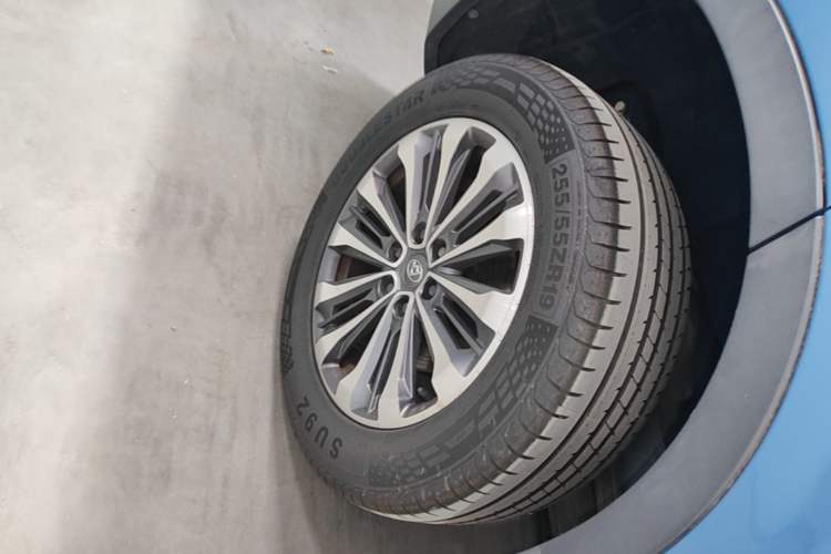 Used SAIC MAXUS D90 2017 2.0T Automatic Two-Wheel Drive - Uranus Right Rear Wheel Hub