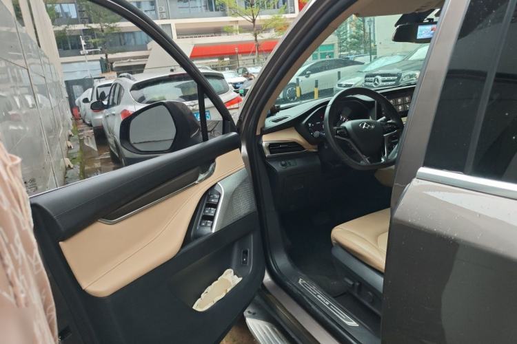 Used SAIC MAXUS D90 2017 2.0T Automatic Two-Wheel Drive - Uranus Driver Seat