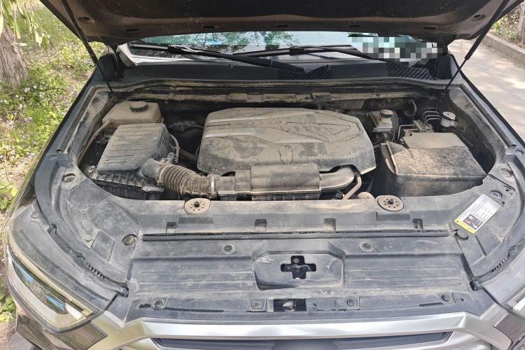 Used SAIC MAXUS D90  Engine Bay