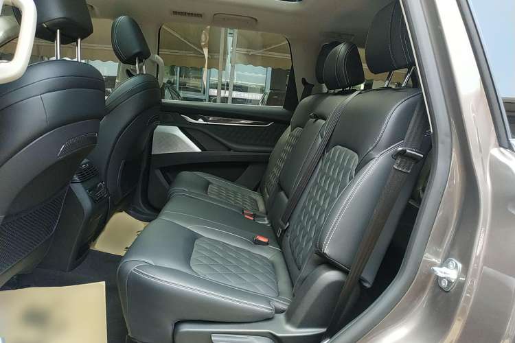 Used SAIC MAXUS D90 2017 2.0T Automatic All-Wheel Drive Polaris Left Rear Seat