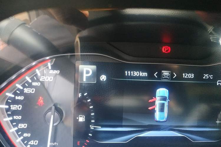 Used SAIC MAXUS D90 2017 2.0T Automatic All-Wheel Drive Polaris Odometer Close Up
