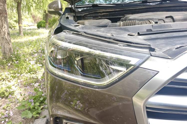 Used SAIC MAXUS D90  Right Front Headlight