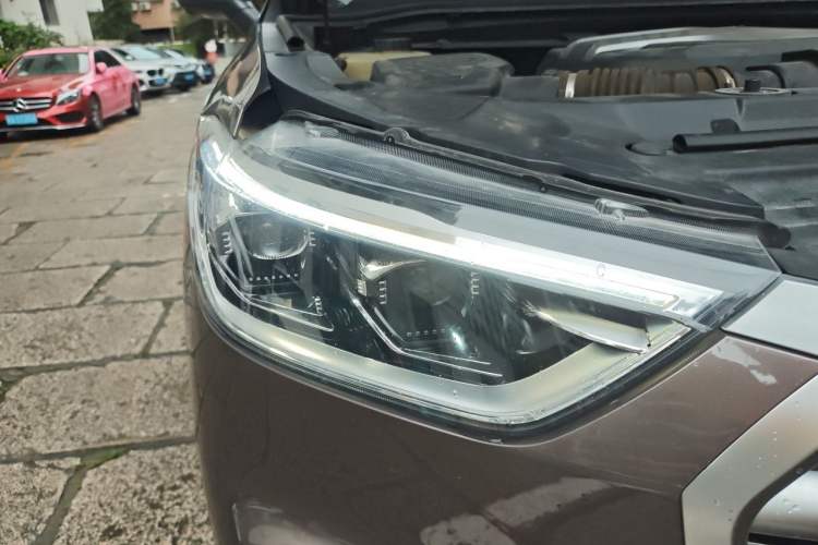 Used SAIC MAXUS D90 2017 2.0T Automatic Two-Wheel Drive - Uranus Right Front Headlight