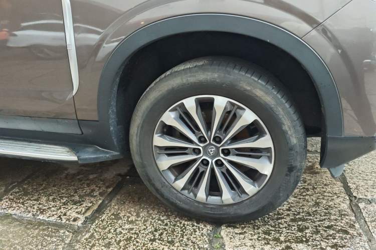 Used SAIC MAXUS D90 2017 2.0T Automatic Two-Wheel Drive - Uranus Right Front Wheel Hub