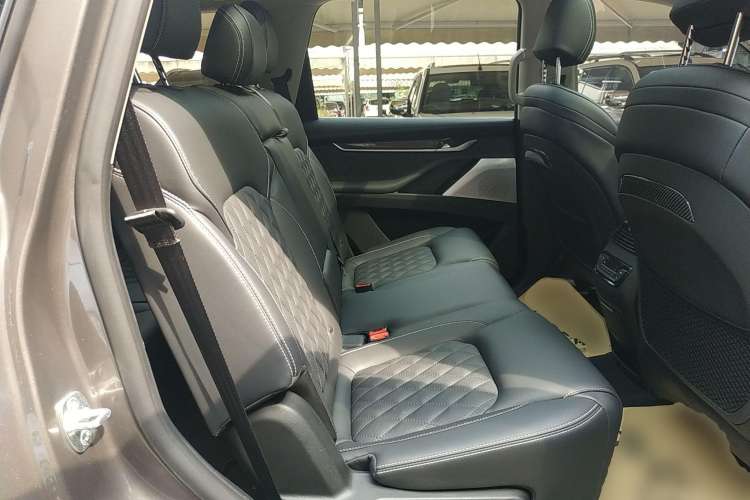 Used SAIC MAXUS D90 2017 2.0T Automatic All-Wheel Drive Polaris Right Rear Seat
