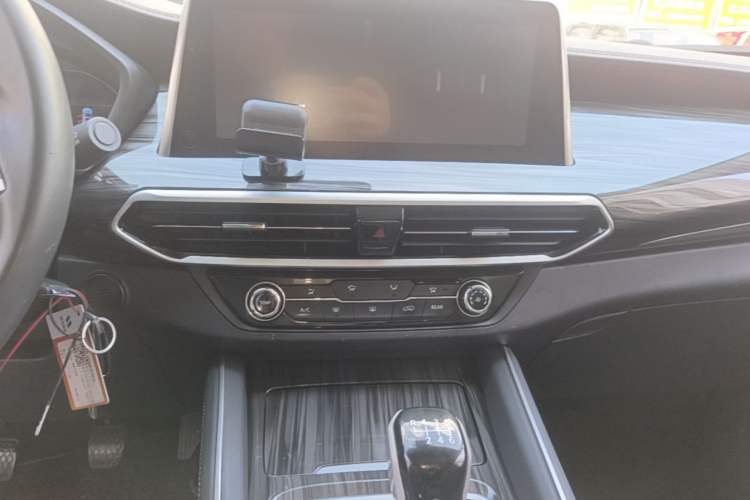 Used SAIC MAXUS D90 2017 2.0T Manual Two-Wheel Drive Mars Audio And AC Panel